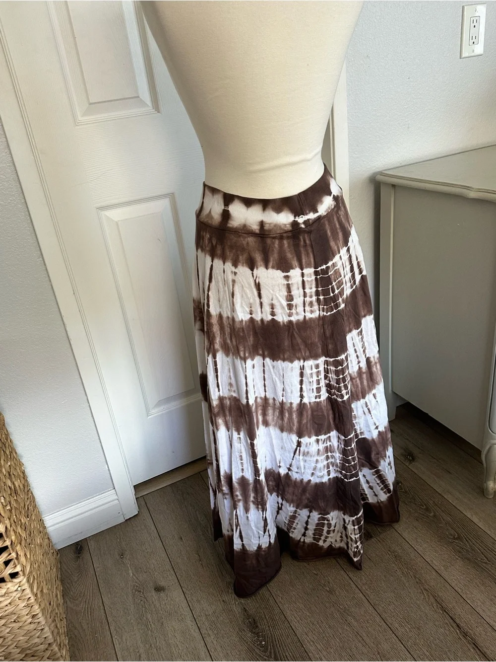 Tryst Brown and White Tie-Dye Maxi Skirt - Picture 2 of 5
